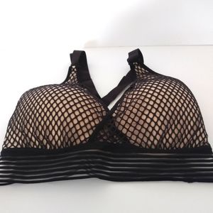 NWOT Victoria's Secret Light Weight Sports Bra, 34DD